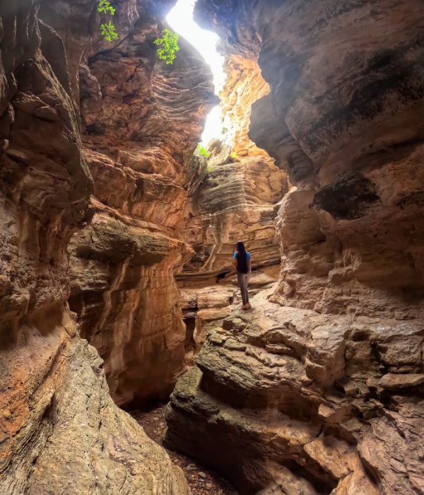 Entre Arroyos y Cuevas