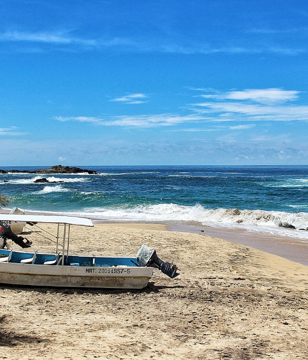 Lancha en Playa de Mazunte