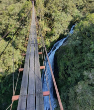puente colgante sobre una cascada en Zacapoaxtla